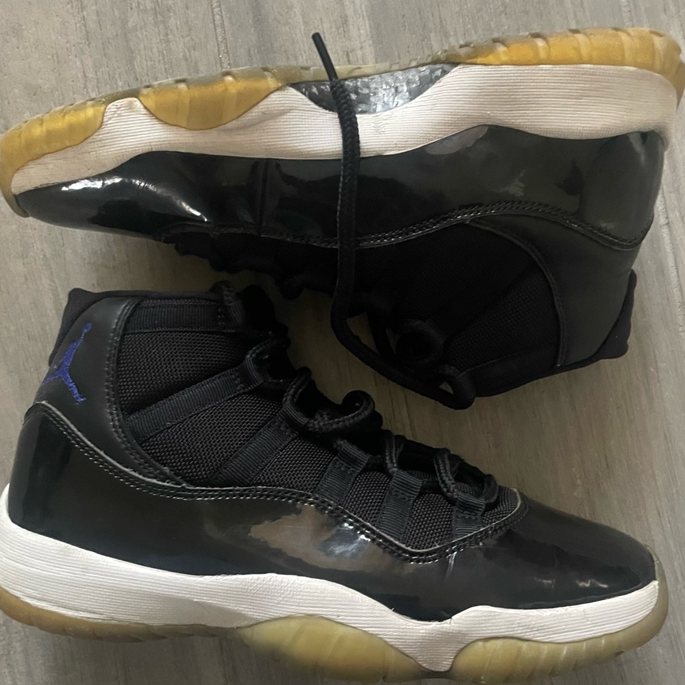 Jordan 11 space jam Size 8.5